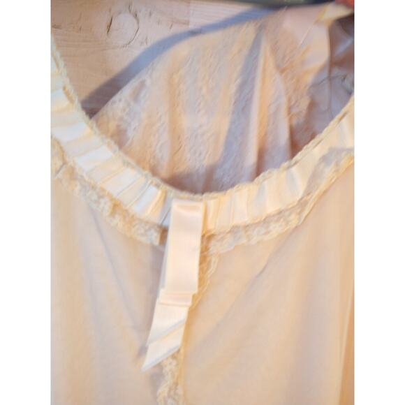 Vintage I. Magnin 2-Piece Peach Lace Peignoir Nightgown & Robe Set - Picture 8 of 15